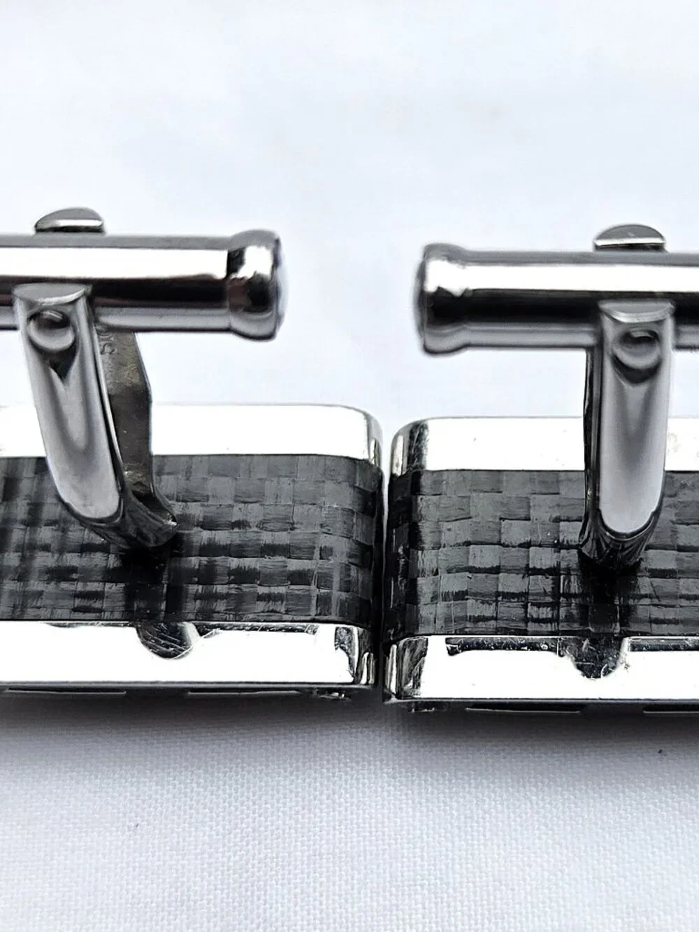 Men’s Carbon Fiber-Style Cuff Links – Modern Inspired Design